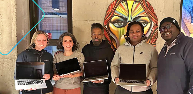 Coveo employees delivering Laptops at Maison des Jeunes de Côte-des-Neiges - Chalet Kent